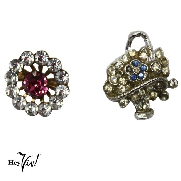 Two Vintage Scatter Pins Basket w Flowers and Round Rhinestone 5/8" - Hey Viv - Picture 1 of 6